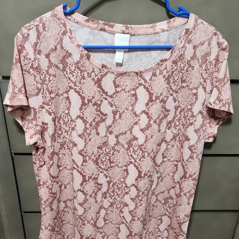 H & M Ladies Tan Snake Pattern top. - Picture 2 of 4